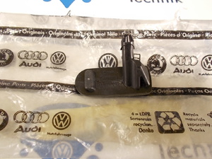 Форсунка стеклоомывателя VW T4   